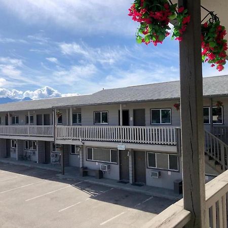 Canterbury Inn Invermere Exterior foto