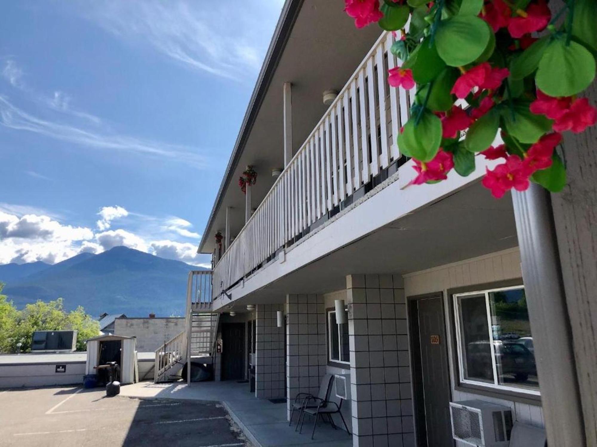 Canterbury Inn Invermere Exterior foto