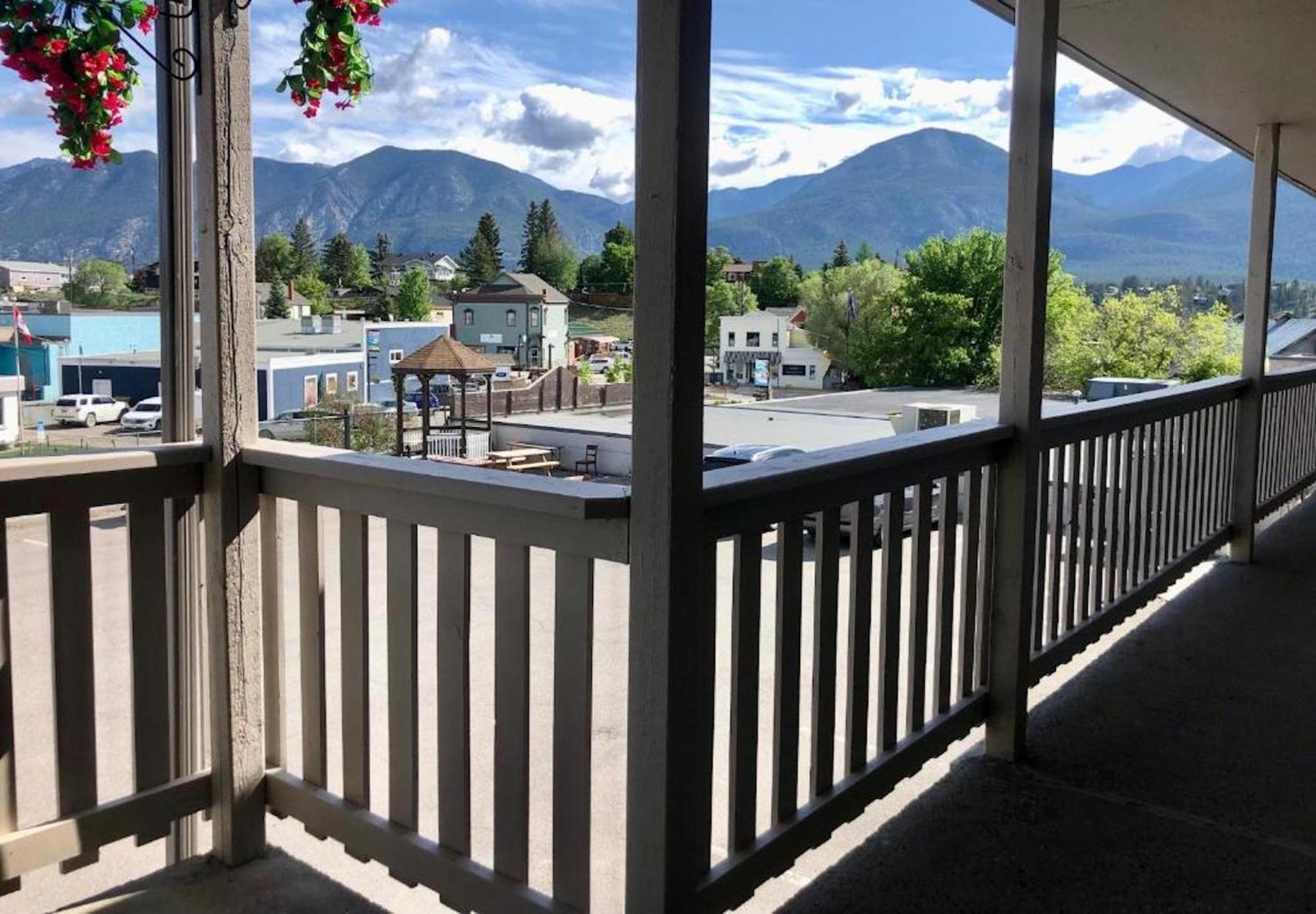 Canterbury Inn Invermere Exterior foto